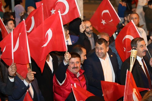 29 Ekim Cumhuriyet Bayramı Kutlamaları Fener Alayı Yürüyüşü ile Başladı